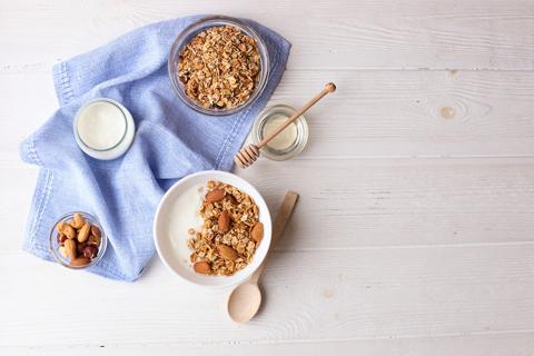 Молоко та злаки — чудова комбінація для здорового сніданку